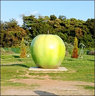 りんご型の像
