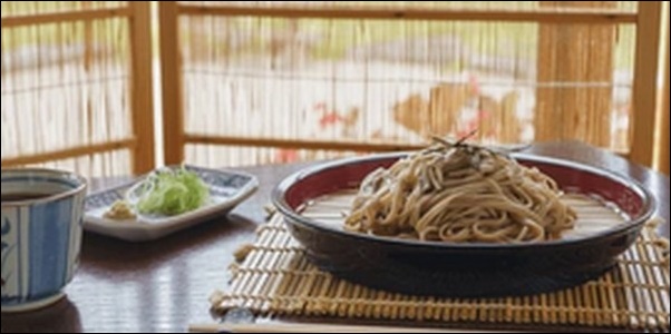 【バナナマンせっかくグルメ】沖縄県那覇市「沖縄そば 楚辺」を紹介